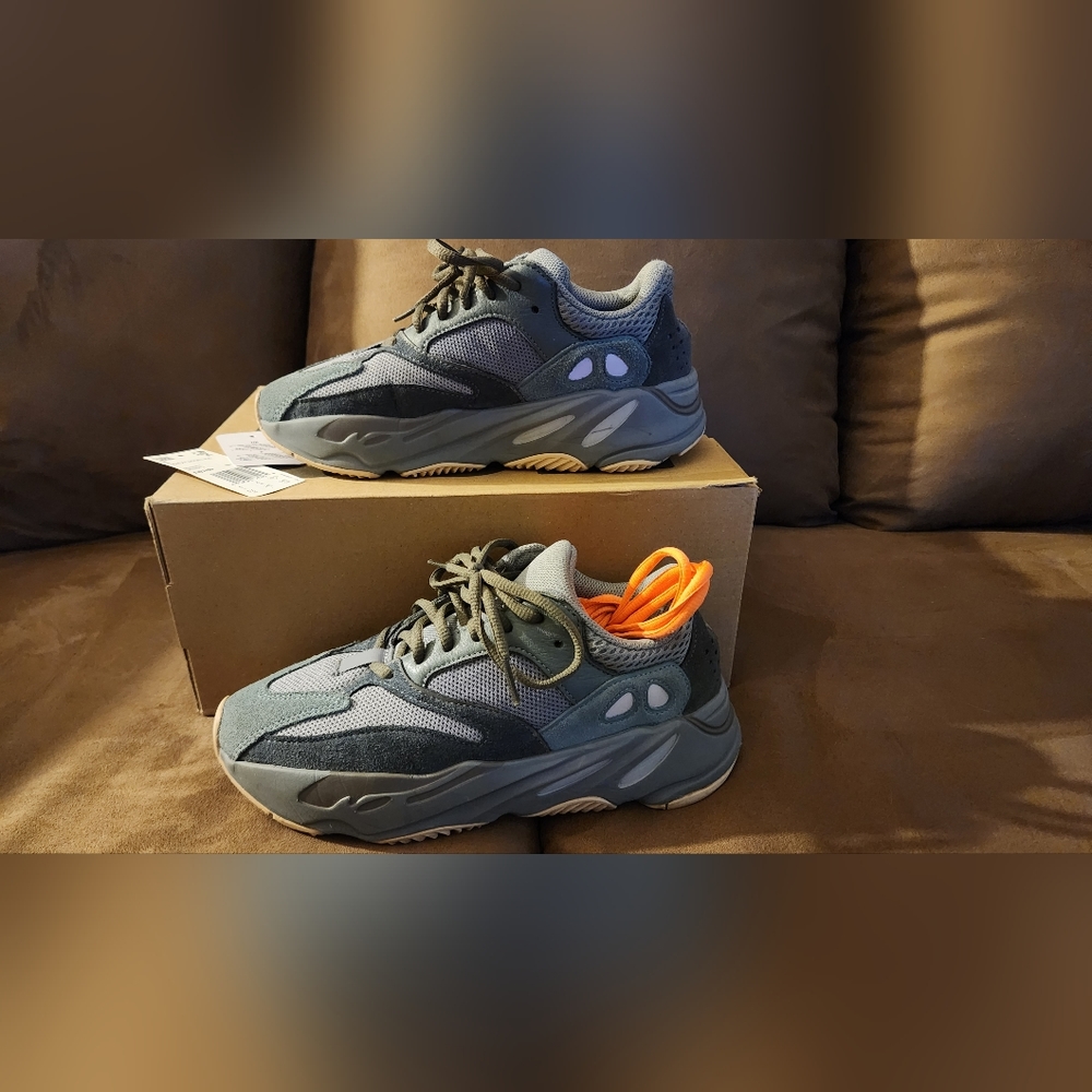 Yeezy Boost 700 Teal Blue sz 6.5 *Orange Laces* - Picture 4 of 12